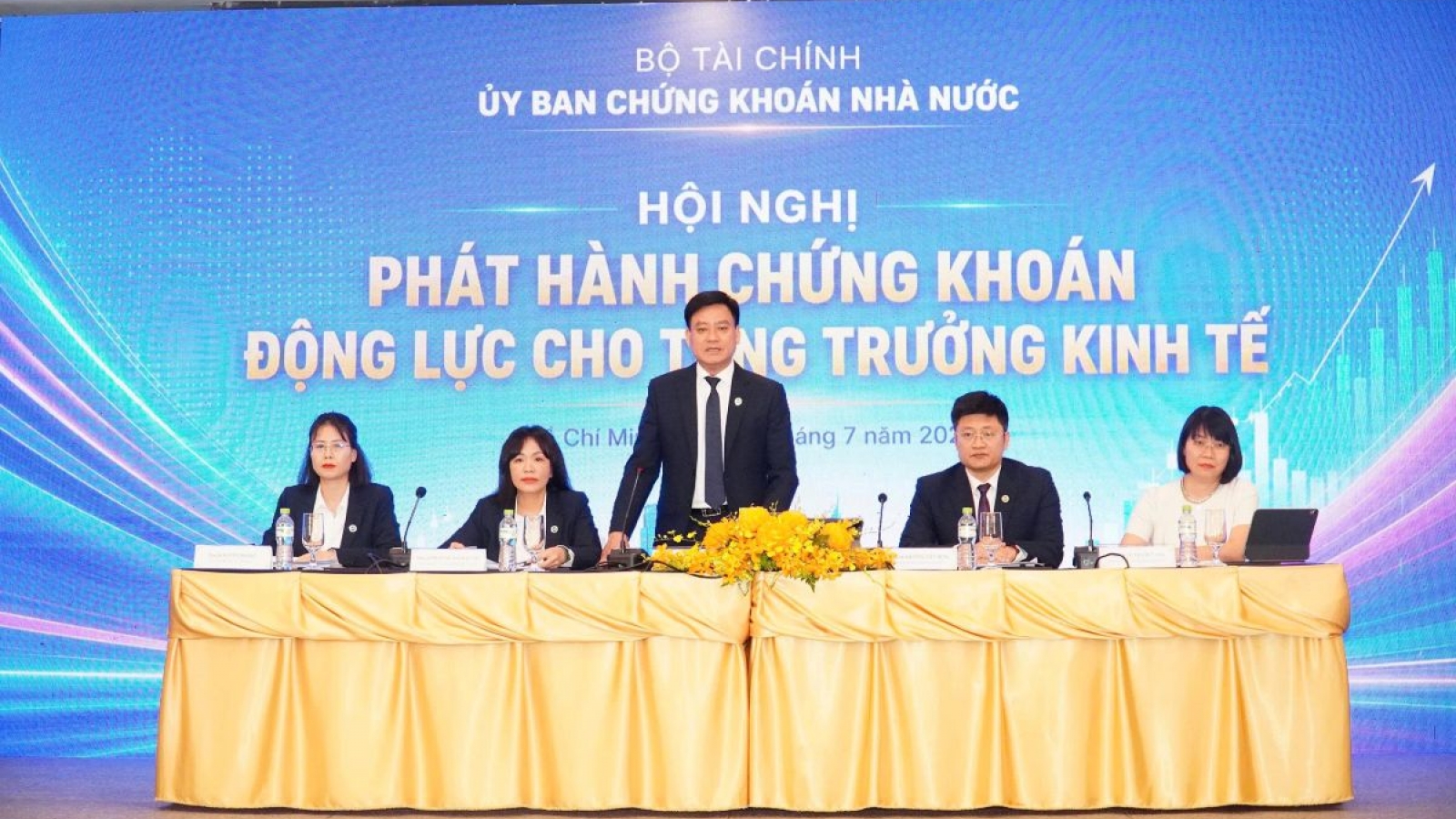 Thị trường trái phiếu chờ đón dòng tiền minh bạch